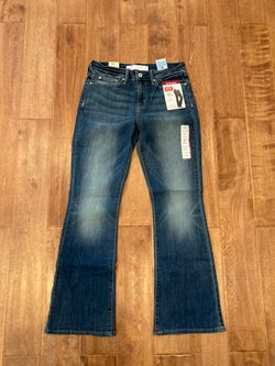 New w/ tags! Levi’s Mid Rise Bootcut, Size 4S, 27x30!