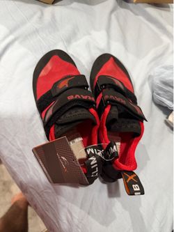 Rave walking shoes size 7 rock  climbing shoes