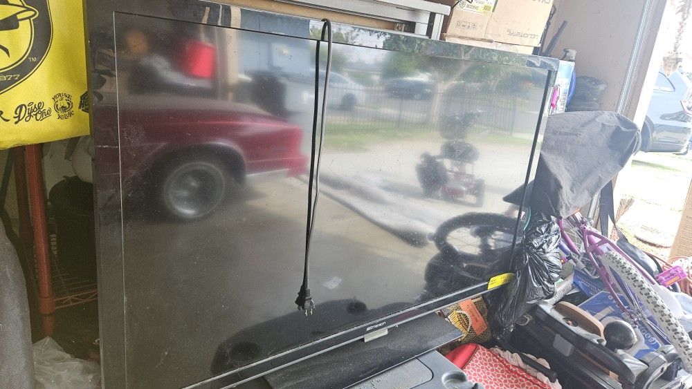 Emerson LCD TV  55 Inch