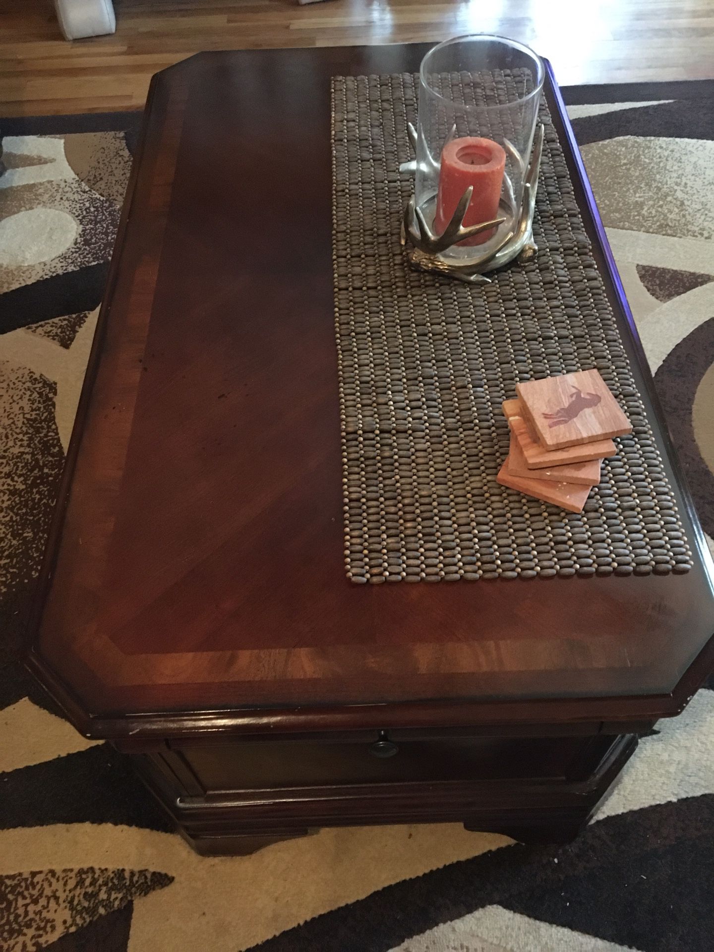 Beautiful solid lift coffee table