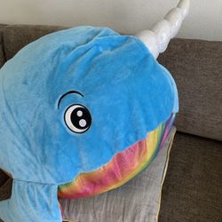 New Narwhale 🐳 valentines ❤️ gift like new costco