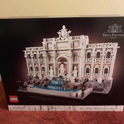 Trevi Fountain Lego set 21062 1880pcs