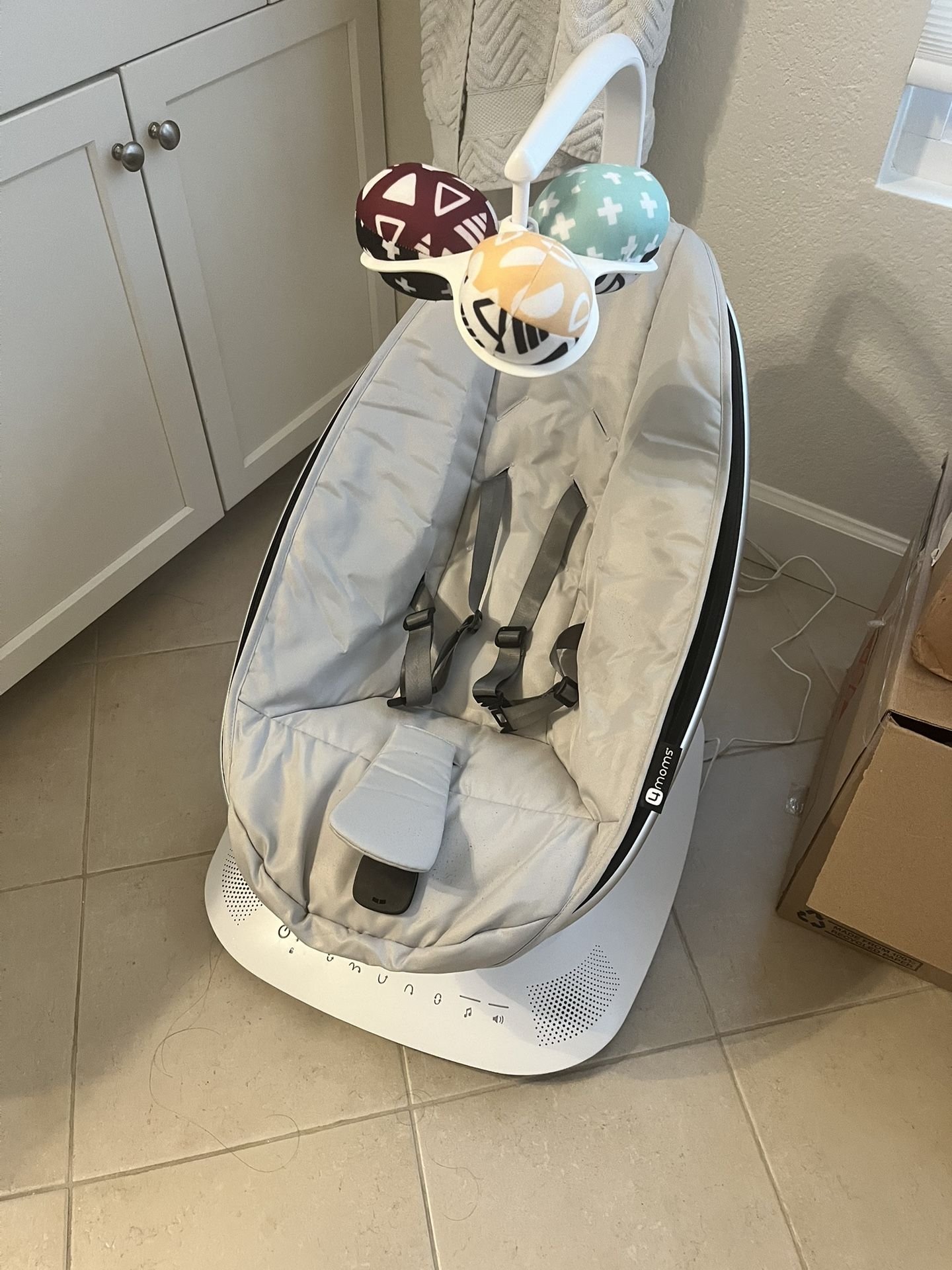 4 Moms Mamaroo Multi-motion Swing