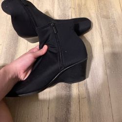 Zip up boots 7 1/2 impo