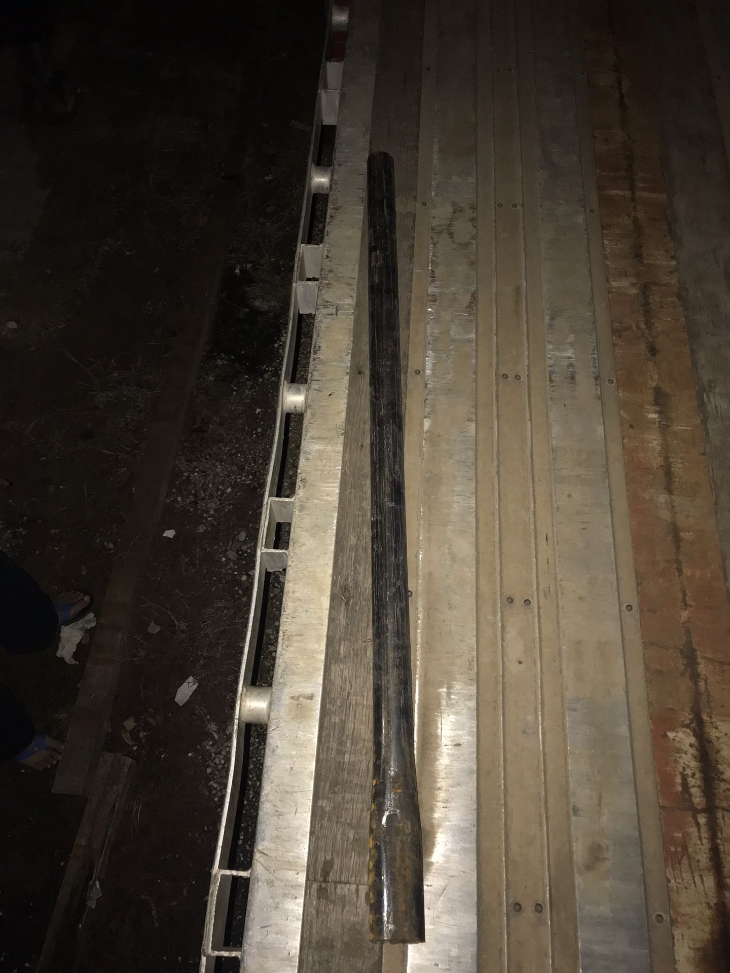 Flatbed pipes stakes