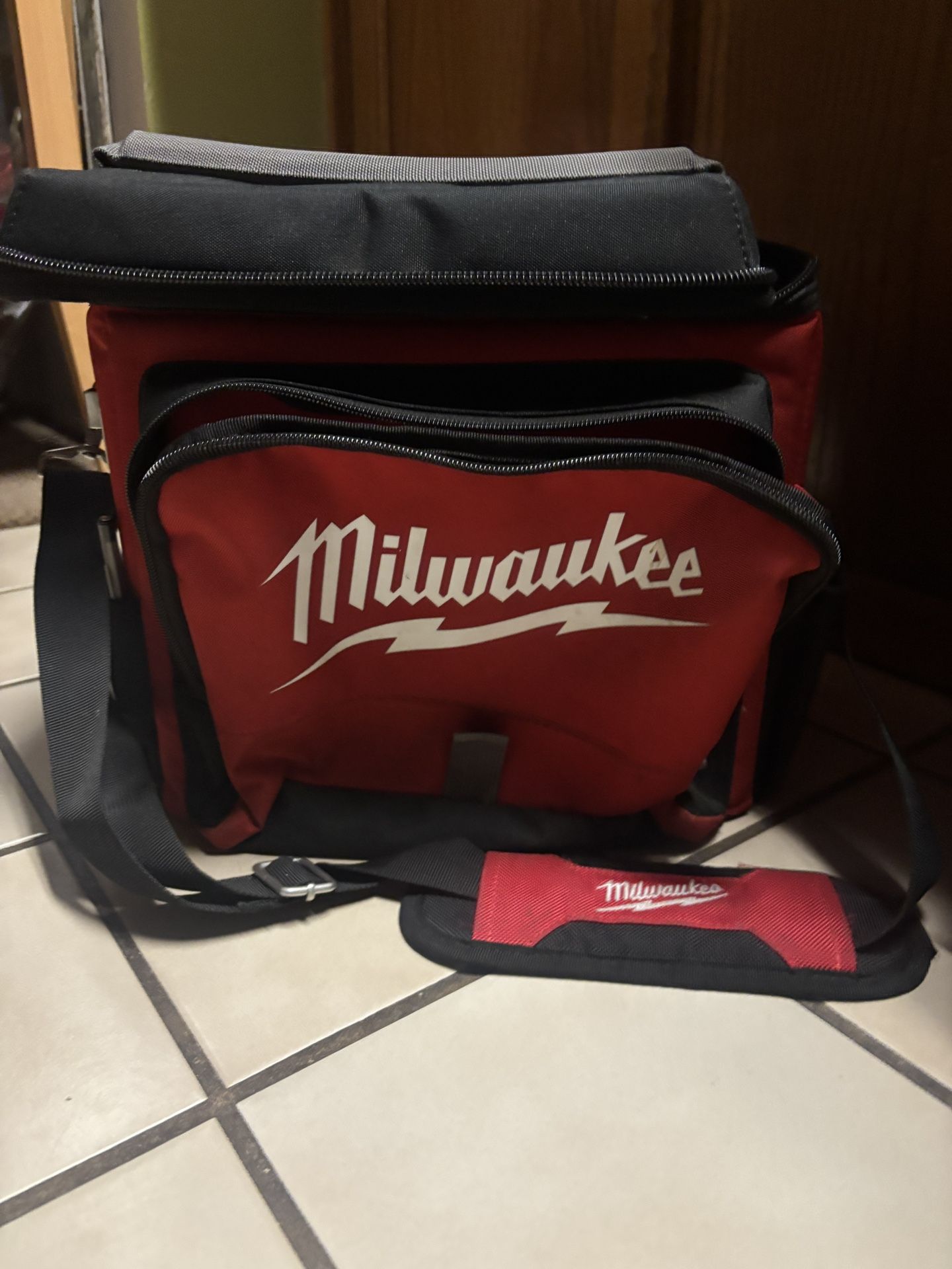 Milwaukee Jobsite Lunch Cooler