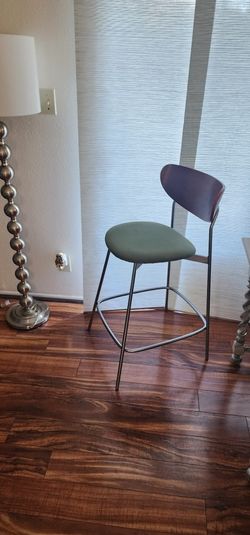 WEST ELM MODERN PETAL COUNTER STOOL