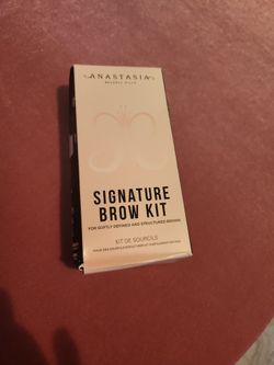 SIGNATURE BROW KIT