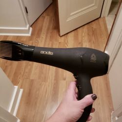 Blow dryer 