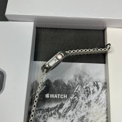 Apple Watch Ultra 3 GPS  49mm White  with multiple wristbands