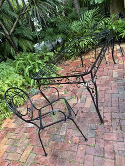 Vintage Iron table with two chairs