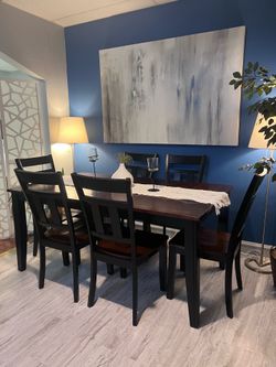 Beautiful Dining Set Good Condition!!! Table With Leaf and 6 Chairs! I Can Deliver.