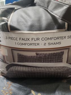 FRYE 3pc Faux Fur Comforter Set (Gray color)