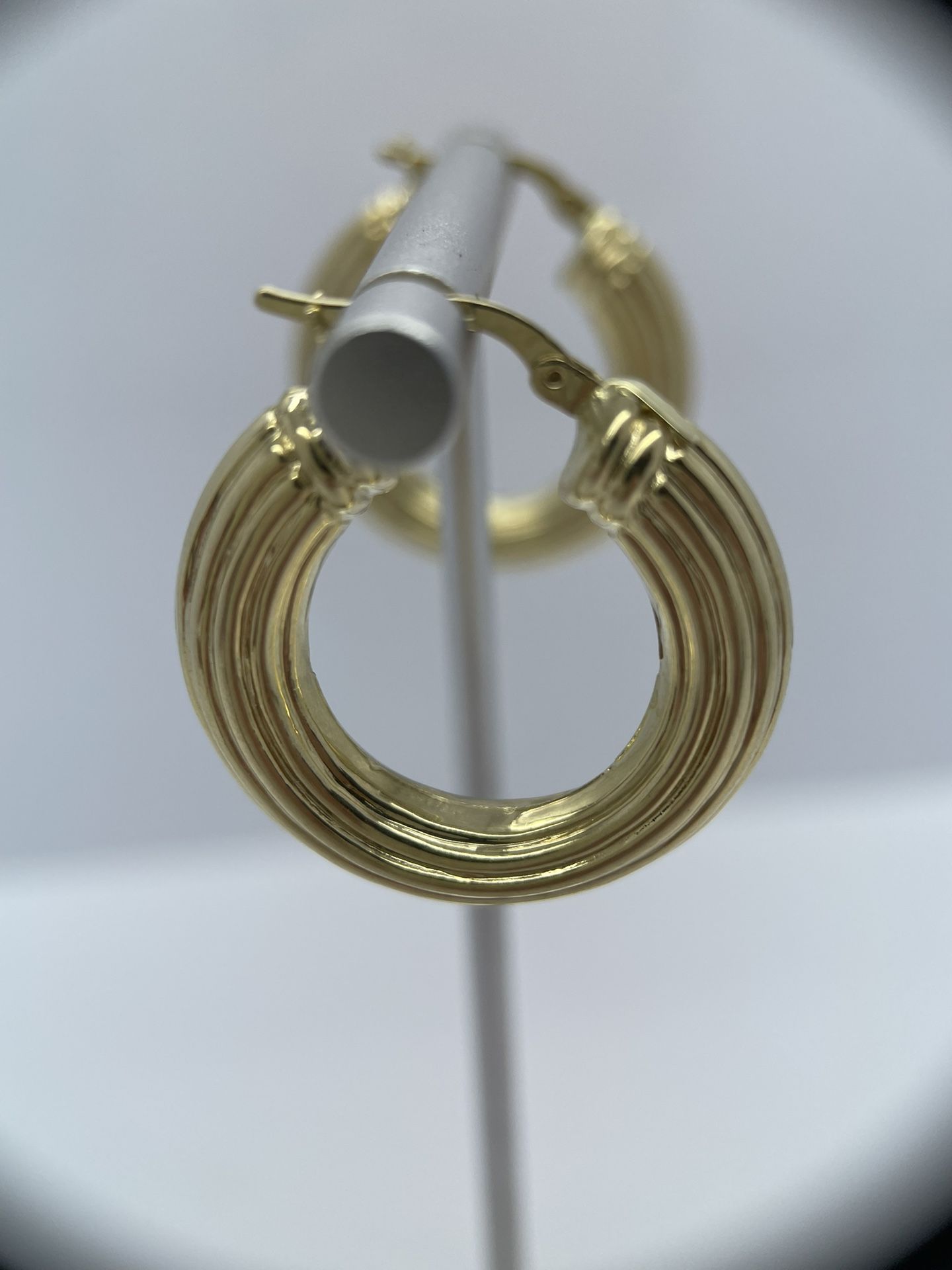 14 k Gold Earrings .New . 5grams; Diameter: 1 1/4 inch. 