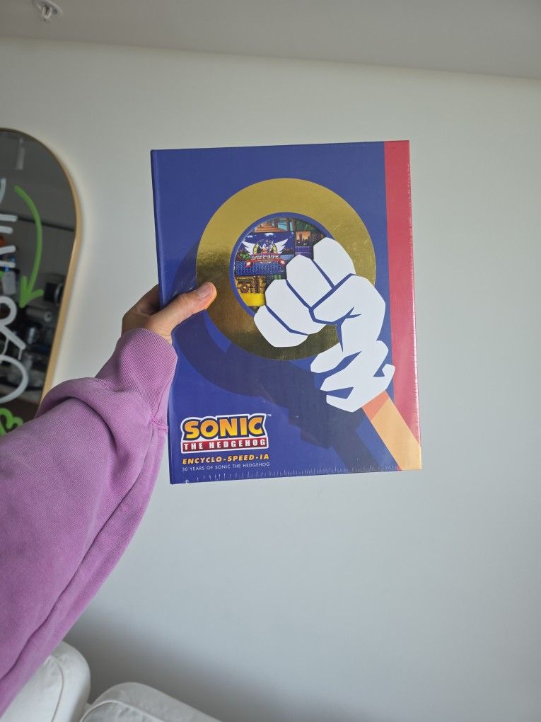 NEW Sonic Encyclopedia - Deluxe Edition