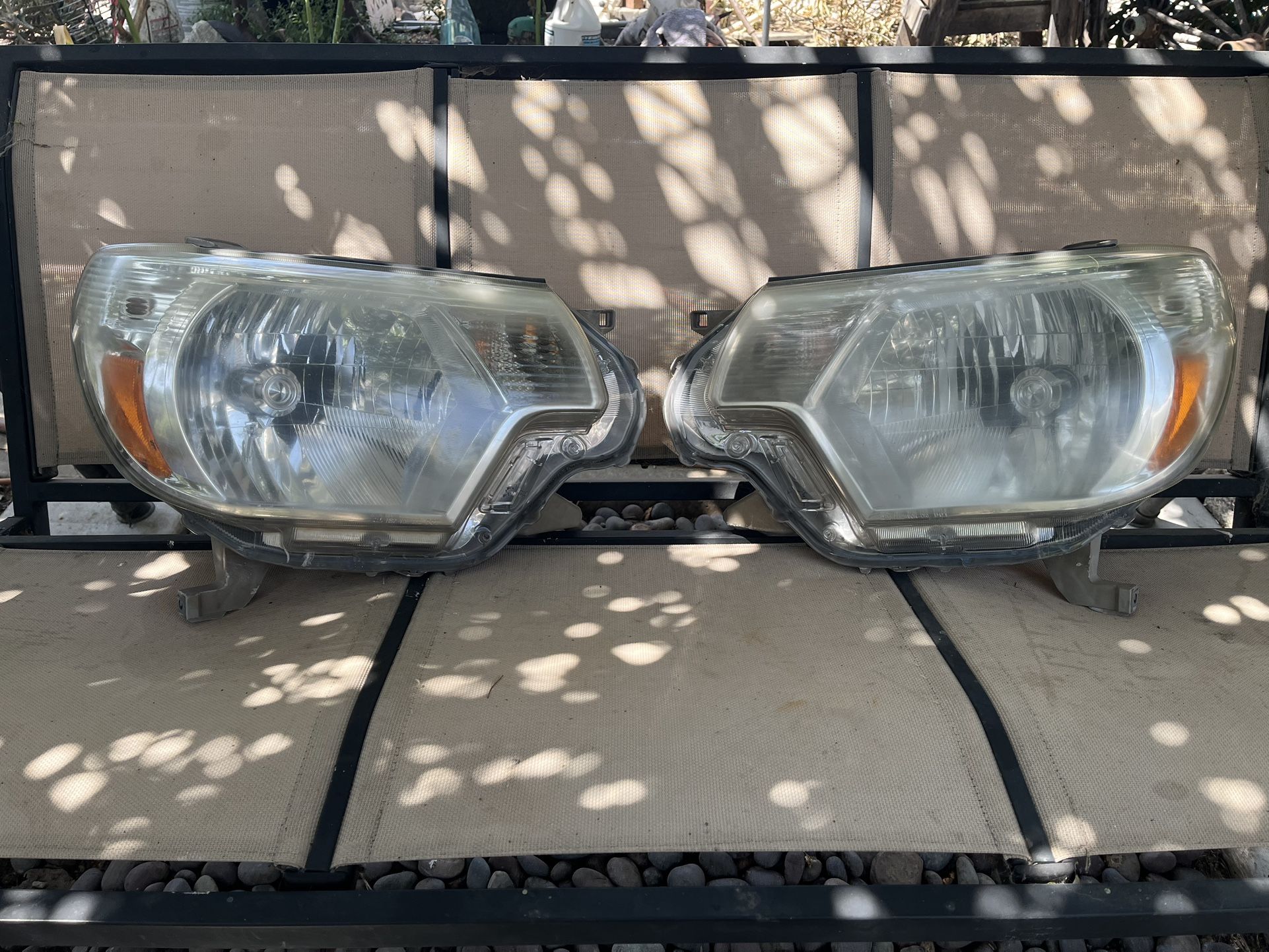 Toyota Tacoma 2012 Stock Headlights