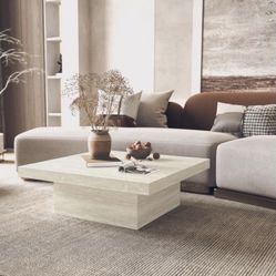 Modern Coffee Table un super great condition 