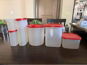 Tupperware set