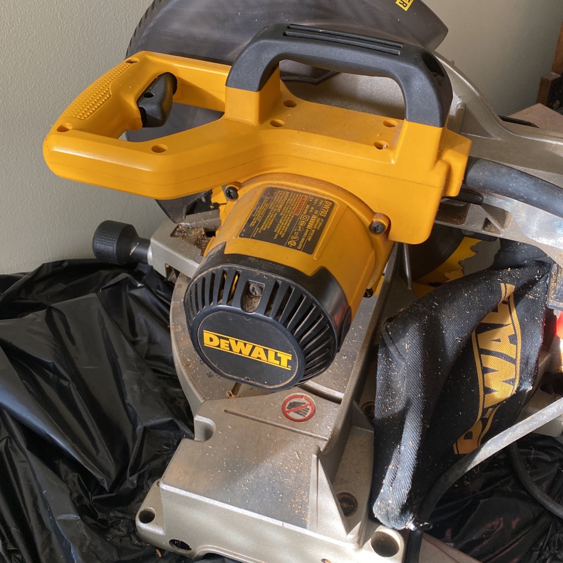 DeWalt DW703 Heavy Duty 10-Inch Compound Miter Saw