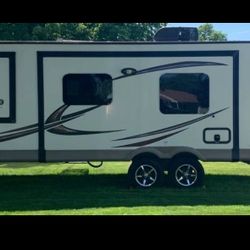 2017 Forest River Rockwood Ultra Lite 2702WS Emerald Edition
