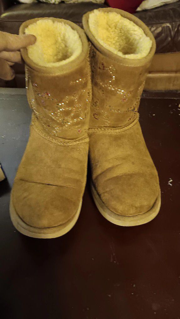 UGG SIZE 7 WOMENS BOOT