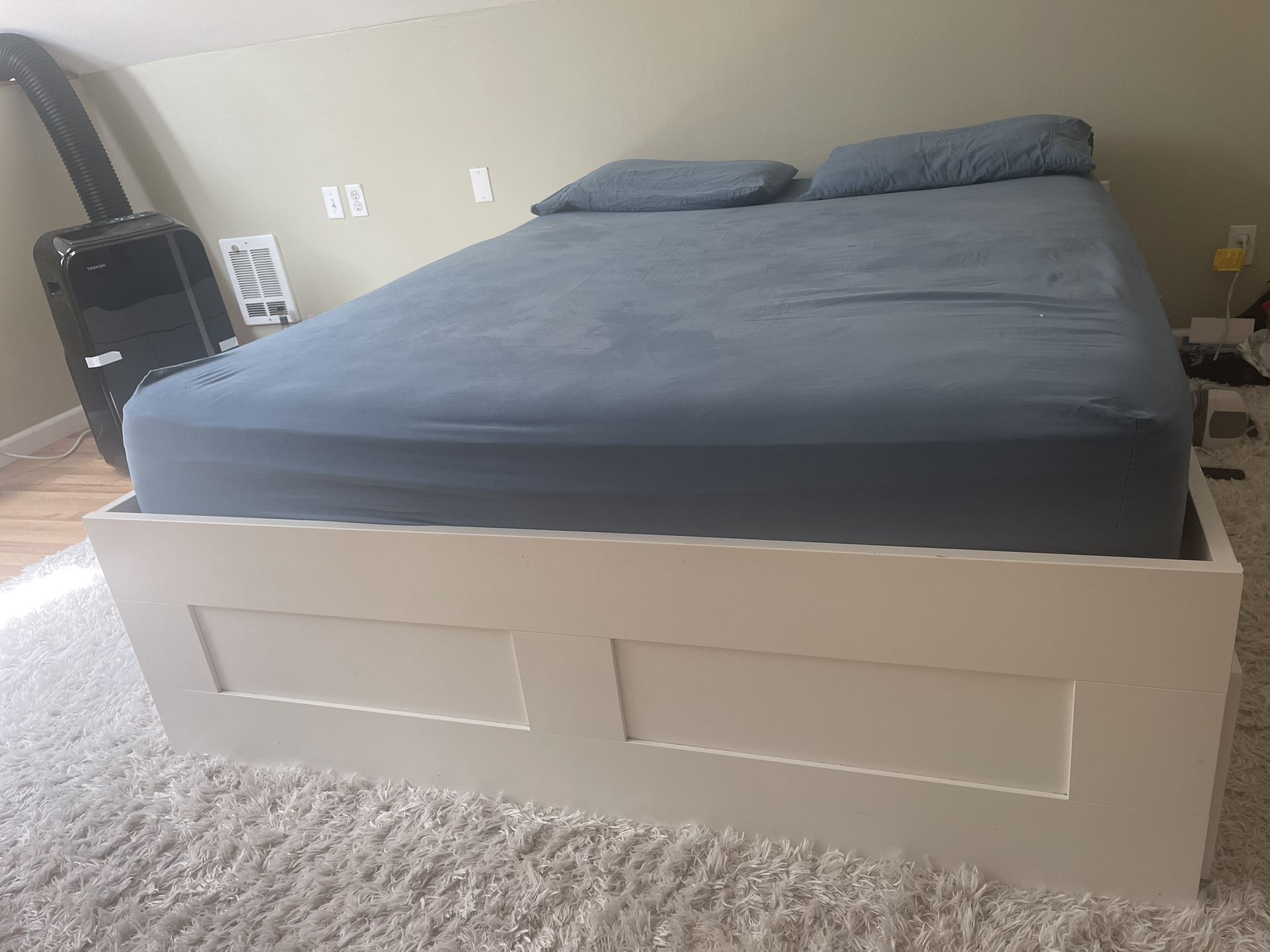 Queen Storage Frame Bed 