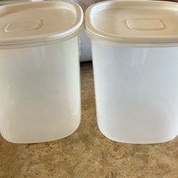 21 Cup Rubbermaid Storage Containers 