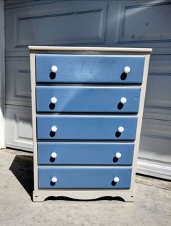 Vintage 5 drawer dresser