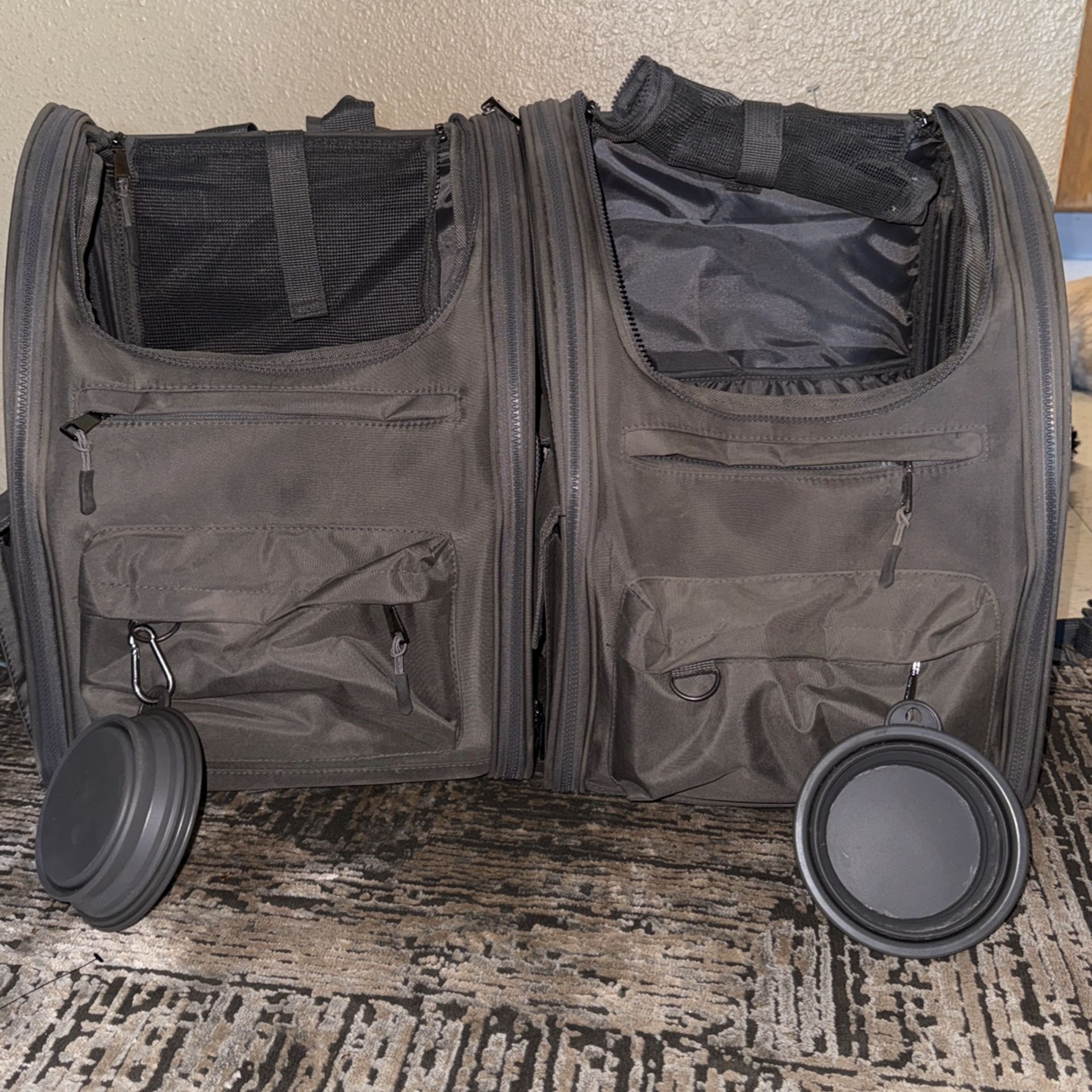 Grey dog and cat holder up to 45 lbs.