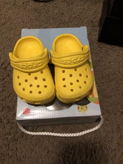 2/3 C Yellow Crocs