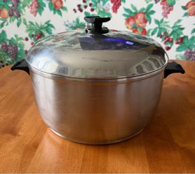 Large Vintage Rena Ware 12.5 Quart Stock Pot with Lid.