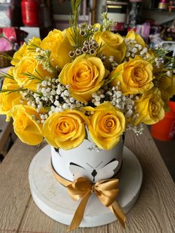 Yellow roses box