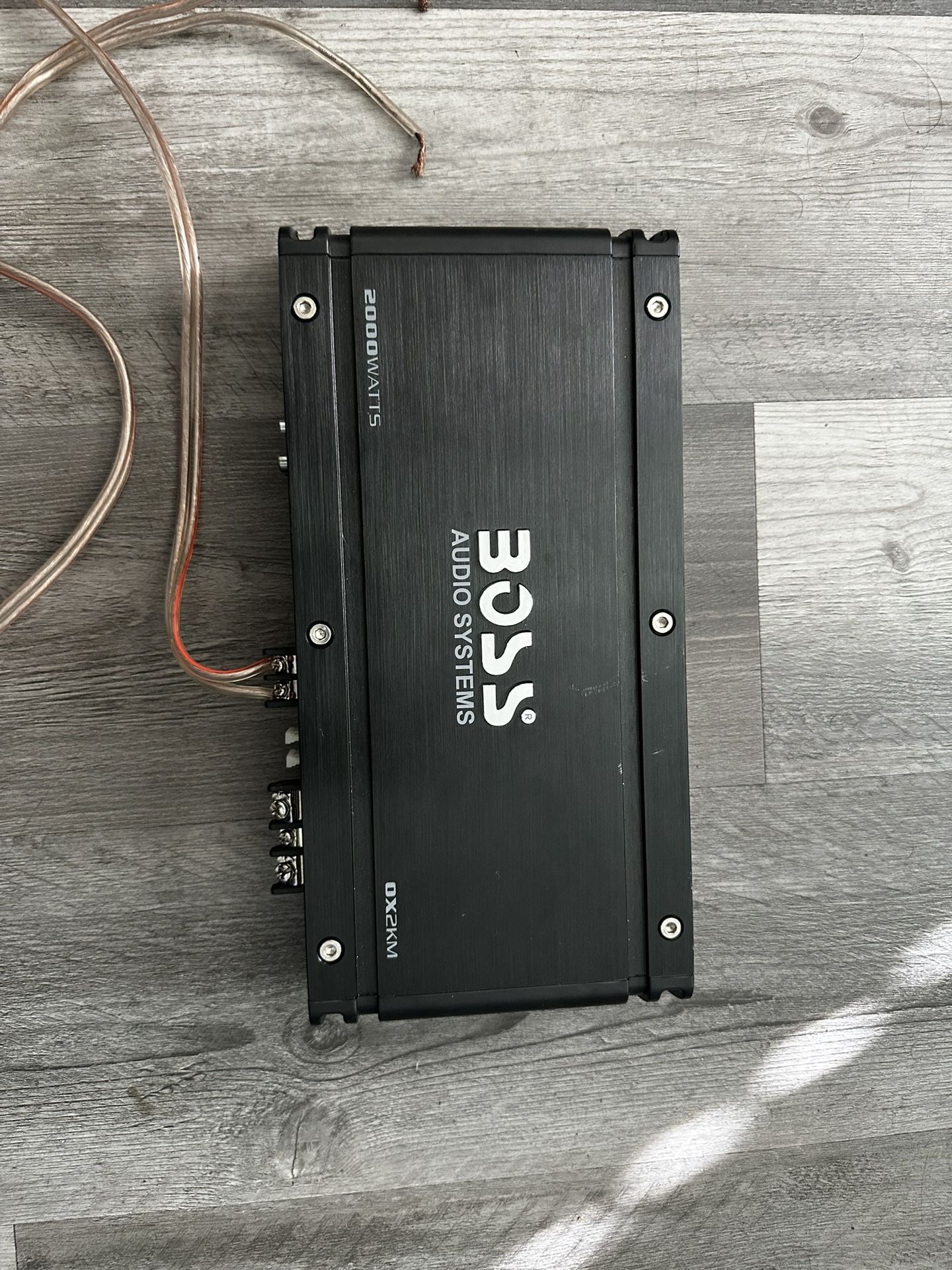 BOSS audio System Amplifier