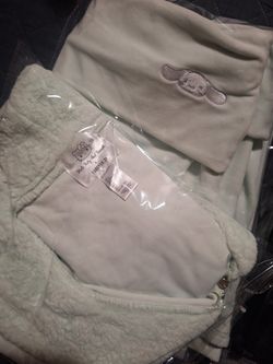 
Hello Kitty And Friends X Forever 21 Velour Cinnamoroll Zip Up Jacket Pants Set