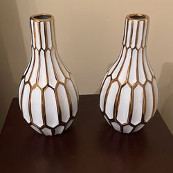 2 Vases