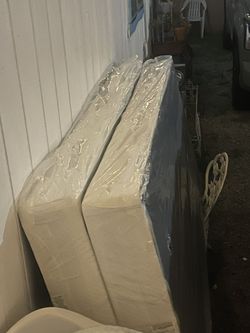 Base De Colchones Para Cama Twin Nuevos Los 2 Por $50