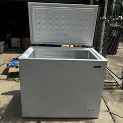 chest freezer Magic Chef 