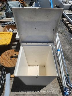 NO3666-195 Dock Box 32" Tall X 25" X 25"