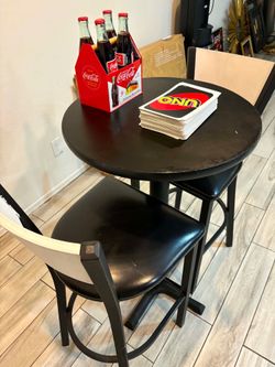 Bar table/ stools