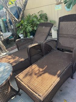 Wicker patio chaise lounge