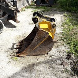 50606A9 EXCAVATOR BUCKET JOHN DEERE 22" 5 TEETH DIGGING BUCKET.