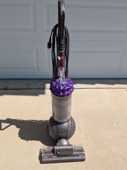 Nice Dyson Animal + Upright Vacuum Cleaner