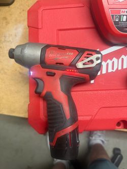 Milwaukee M12 3/8 Drill / Driver Kit