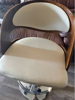 Swivel stool