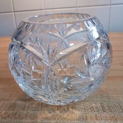 GORGEOUS HEAVIER LEADED AND ETCHED GLASS BOWL 
4" X 5"