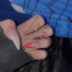 Custom handmade press on nails 