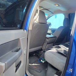 Pickup  4 doors  extended Cab  Color Blue   2007 Dodge Ram