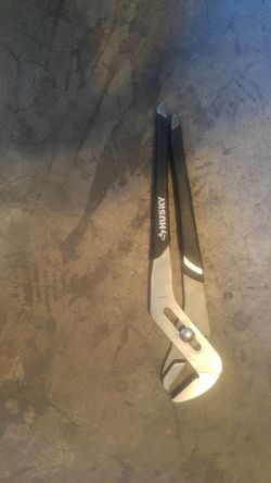 Husky. 12" adjustable pipe Wrench