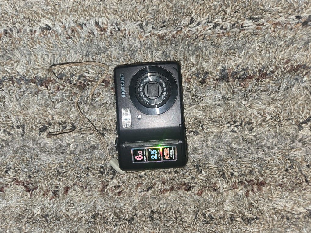 Samsung S630 6.0MP ASR Digital Camera