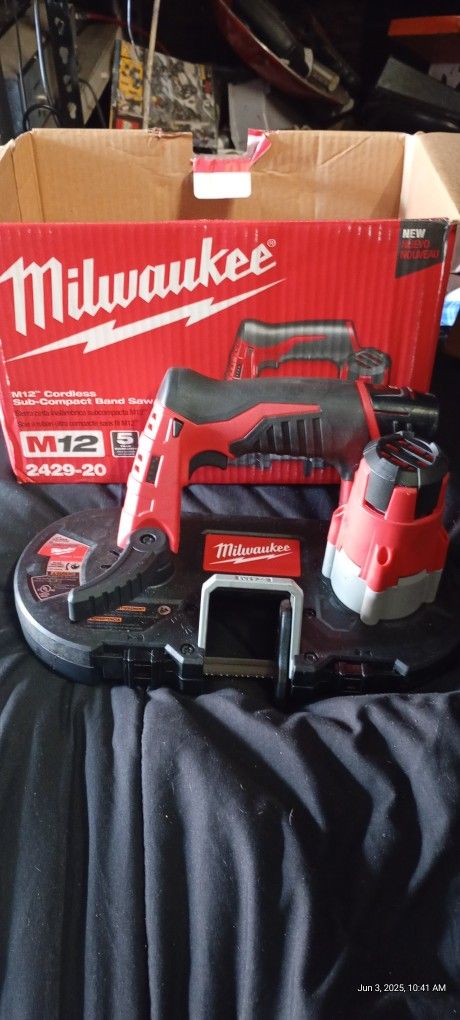 Milwaukee Band Saw